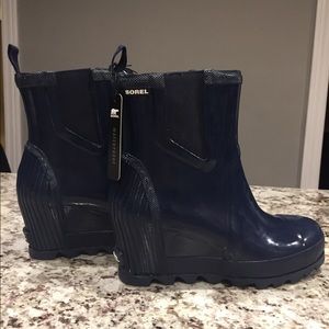 NWT Sorel Joan Rain Wedge Chelsea Gloss Boot
